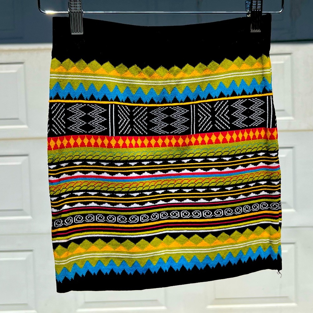 Funky tribal print knit mini skirt ⚡️🤎💙💛💚💖